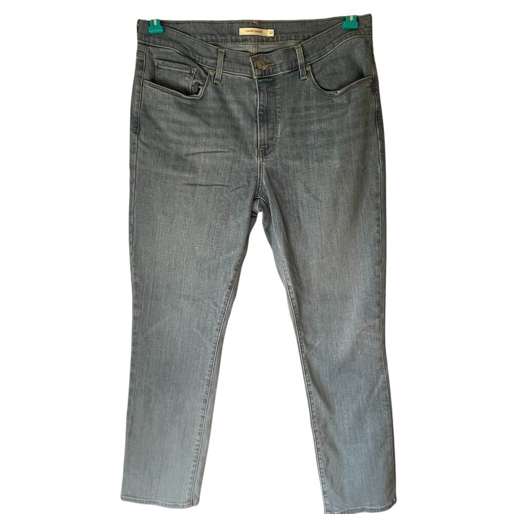 Levi's Classic Light Wash Straight Leg Jean Size 32